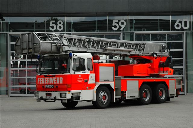 Feuerwehr Frankfurt a. M.  Iveco Turntable ladder