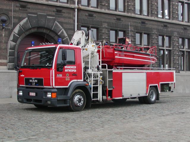 Antwerpen Boat truck
