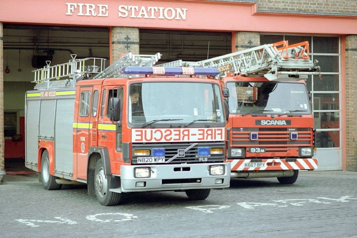 Volvo FL6 N820WPY and Scania TL K667BPY
