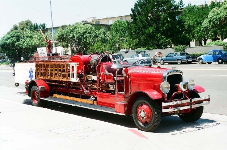 1932 Seagrave City Service ladder truck