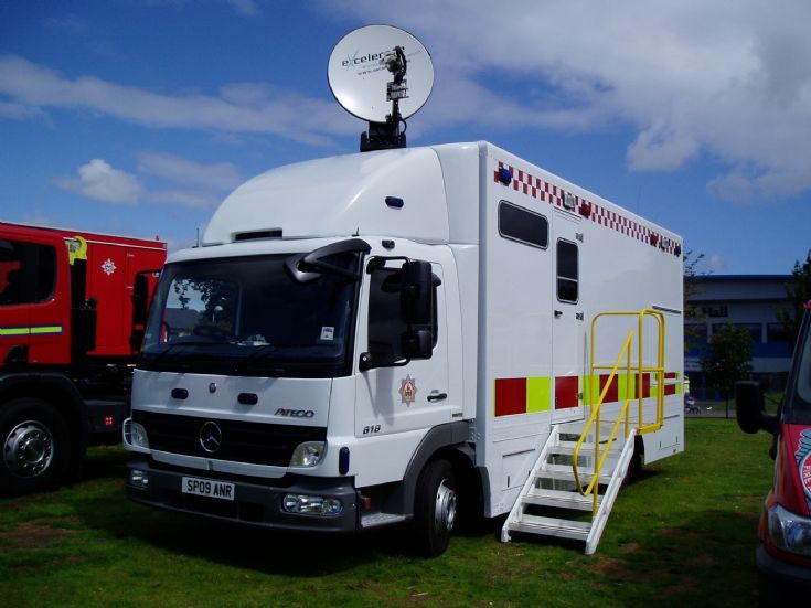 Fire Engines Photos Fife FRS Command Unit Mercedes Atego
