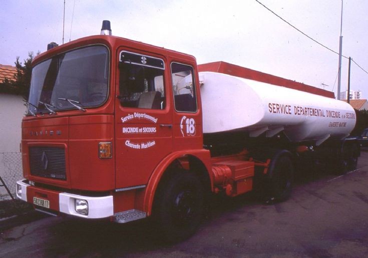 Saviem water tank trailer To be used in rural areas were there are no fire 