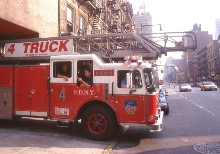 Fire Engines Photos NYFD ladder 4 call out