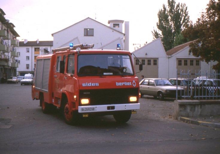 Sapeurs Pompiers Colmar 68 - Pumper Berliet Sides