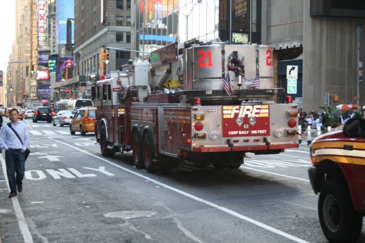 FDNY TOWER LADDER 21