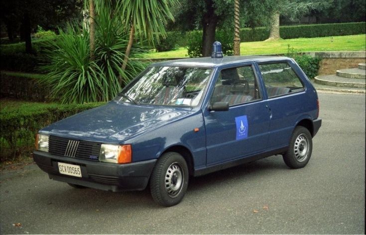 A Fiat Uno 45 with license SCV00565 from the Fire briagde of Vatican City
