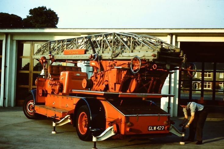 Leyland-Merryweather TL GLW427