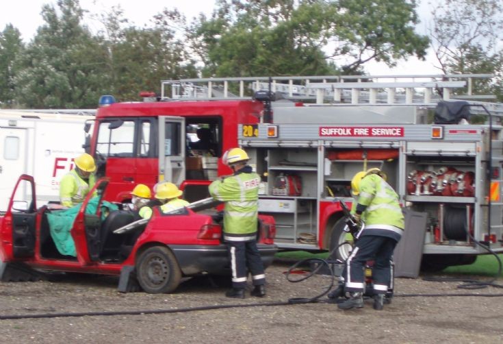 Fire Engines Photos Suffolk FRS doing a demo RTC