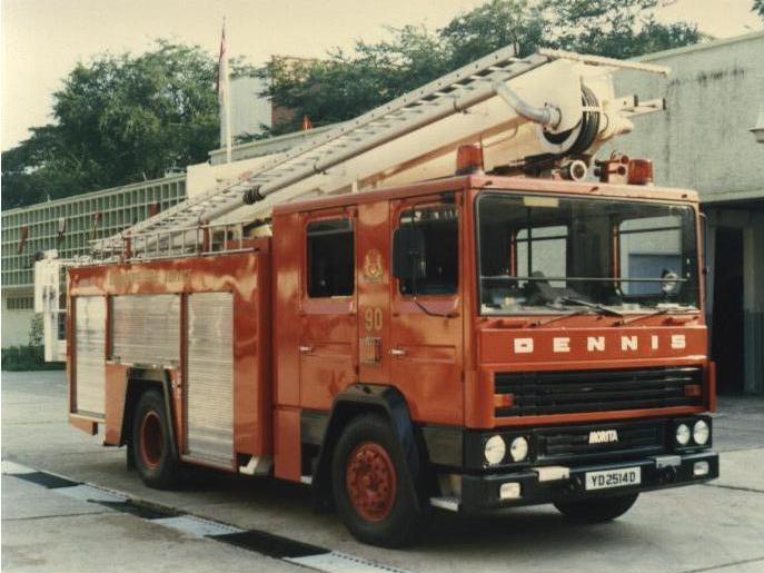 Fire Engines Photos - Singapore Dennis Morita Simon fire engine