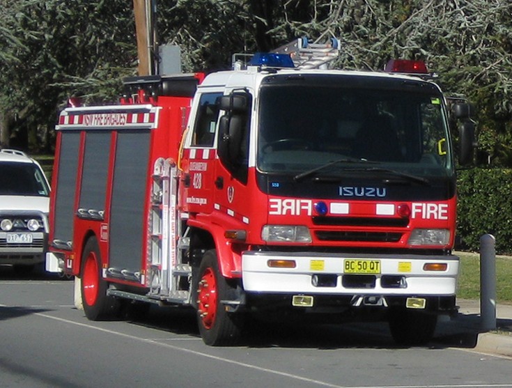 Isuzu pumper - NSWFB Queanbeyan 428, Australia