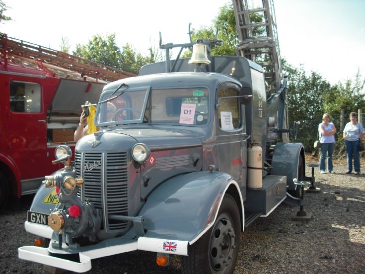 GXN 228 Austin K4 ladder