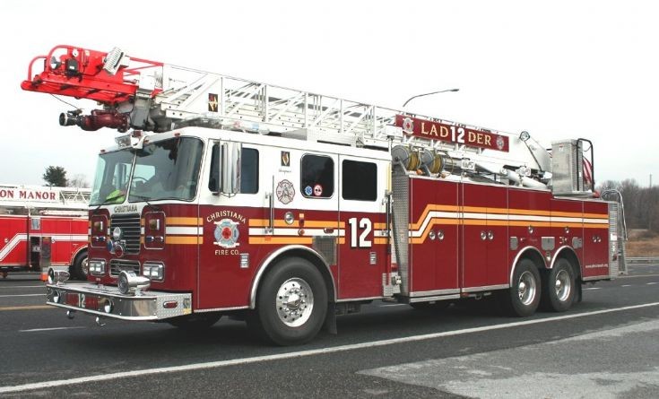 Ladder-12 2006 Seagrave Rear Mount Ladder