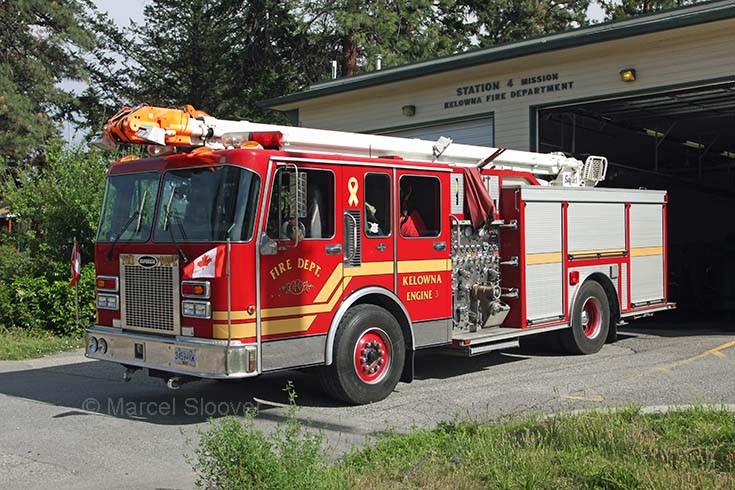 Engine 4 was in the workshop when I visited Fire hall 4. Engine 3 was at 