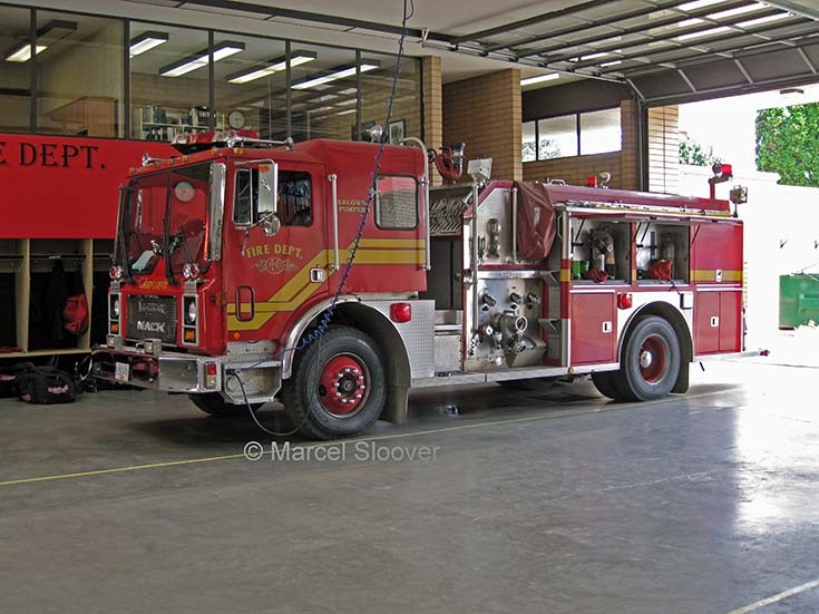 Kelowna FD Pumper 1 Mack Superior
