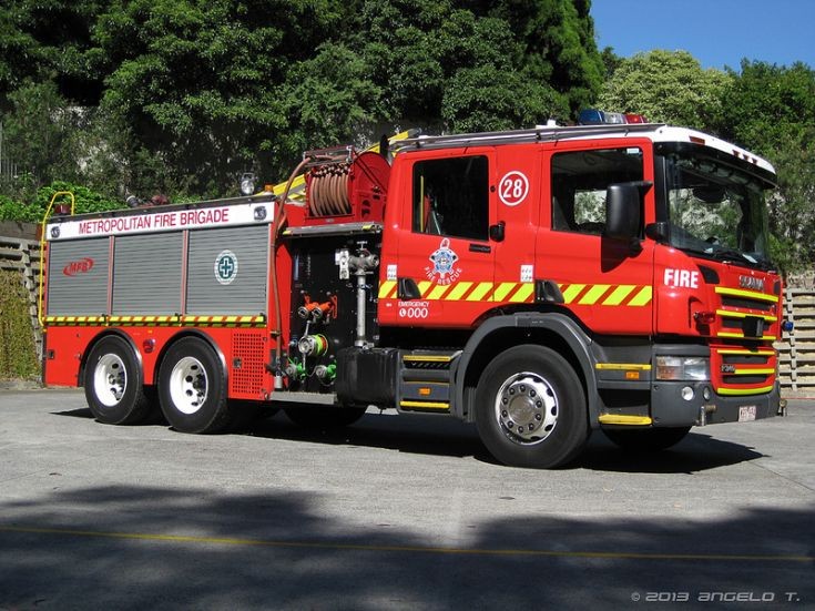 Fire Engines Photos - Mfb Scania Pumper-tanker, Melbourne Australia