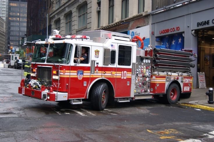 Fire Engines Photos - Fdny Engine 10