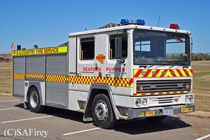 Fire Engines Photos - SACFS Seaford Pumper